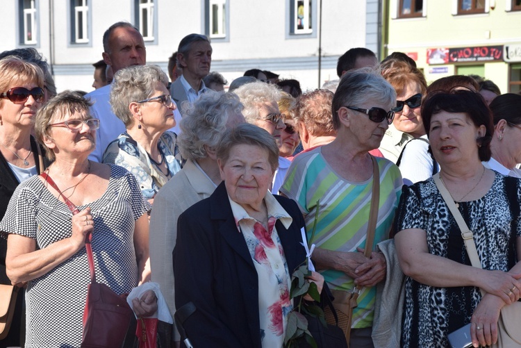 Powitanie ikony MB Częstochowskiej w parafii św. Andrzeja Apostoła w Łęczycy