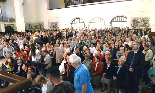 Na spotkanie w bazylice św. Kazimierza przybyło około 1000 osób