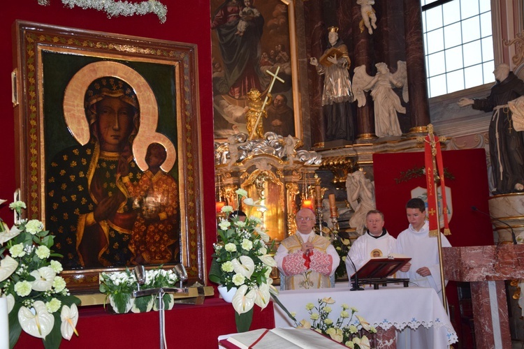 Powitanie ikony MB Częstochowskiej w parafii Niepokalanego Poczęcia NMP w Łęczycy