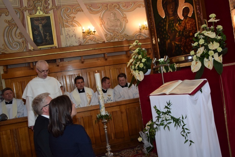 Powitanie ikony MB Częstochowskiej w parafii Niepokalanego Poczęcia NMP w Łęczycy