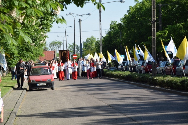 Powitanie ikony MB Częstochowskiej w parafii Niepokalanego Poczęcia NMP w Łęczycy