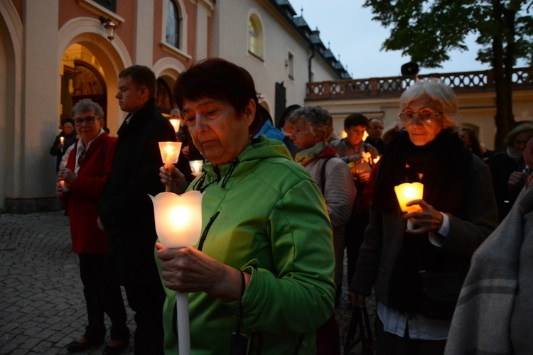 Kard. Dziwisz na Górze św. Anny