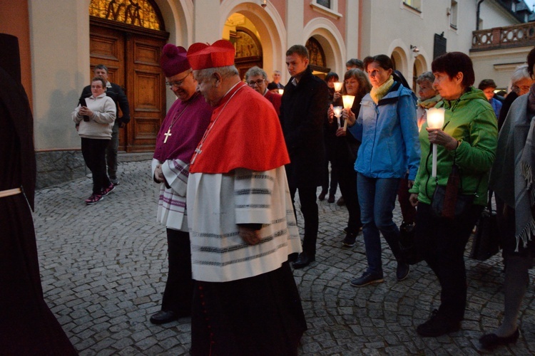 Kard. Dziwisz na Górze św. Anny