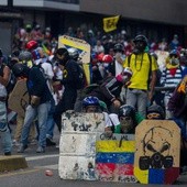 Wielka demonstracja w Caracas - starcia z policją