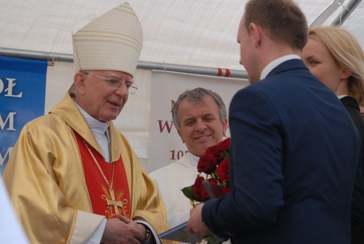 Uroczystości religijne i patriotyczne w Morawicy