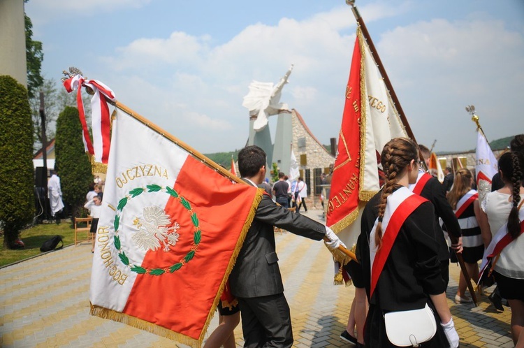 Uroczystości religijne i patriotyczne w Morawicy