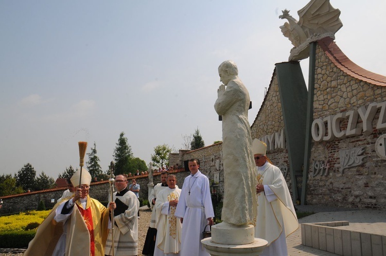 Uroczystości religijne i patriotyczne w Morawicy