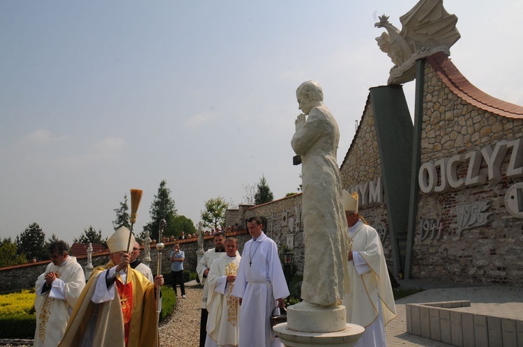 Uroczystości religijne i patriotyczne w Morawicy