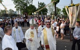 Tłum wiernych witał obraz Matki Bożej Częstochowskiej w Leśmierzu