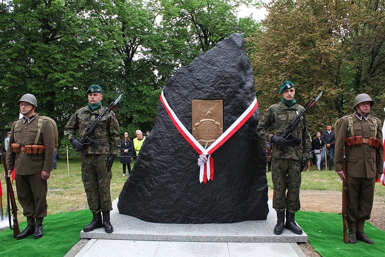 Pomnik Żołnierzy Wyklętych w Dzierżoniowie