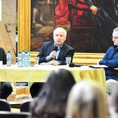 Od lewej: Dariusz Libionka, Tomasz Kranz i Adam Kopciowski podczas promocji książki „Zagłada Żydów w Generalnym Gubernatorstwie”  na Zamku w Lublinie.