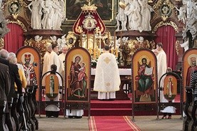 Podczas zeszłorocznej pielgrzymki do Krzeszowa grekokatolicy przywieźli całe wyposażenie niezbędne do sprawowania ich liturgii.