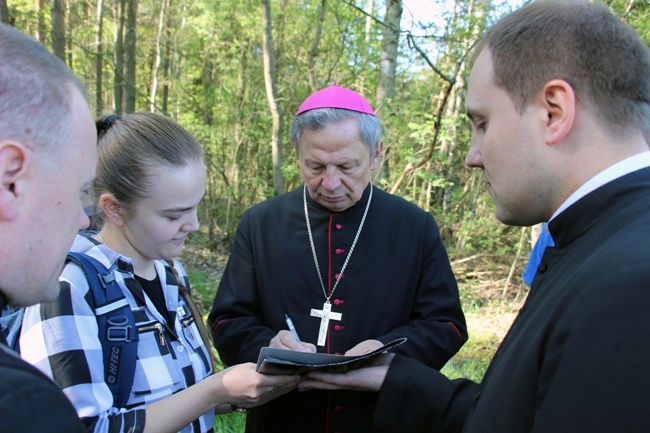 Marsz KSM na Wykus pożegnał bp Tomasik