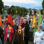 Procesja światła każdego wieczoru gromadziła tłumy wiernych.