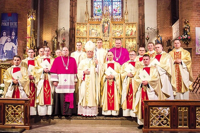 Abp Górzyński w homilii przypomniał, że księża w swoim posługiwaniu nie szukają własnej korzyści, ale chwały dla Chrystusa.