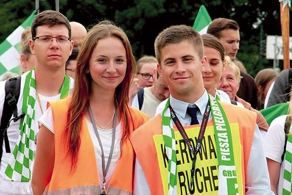 Michał i Magda poznali się na jasnogórskim szlaku, a teraz razem dbają o bezpieczeństwo pielgrzymów na drodze.