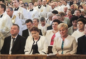 ▲	Rodzice tegorocznych neoprezbiterów w katedrze św. Mikołaja.