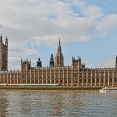 Konserwatyści mogą stracić samodzielną większość w brytyjskim parlamencie