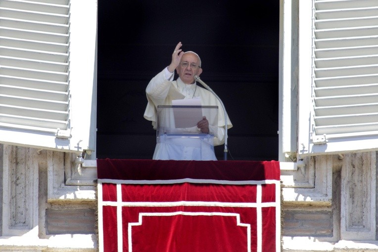 Papież do uczestników spotkania na Lednicy: Jezus pomoże zburzyć mury