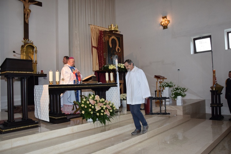 Powitanie ikony MB Częstochowskiej w parafii św. Maksymiliana w Głownie