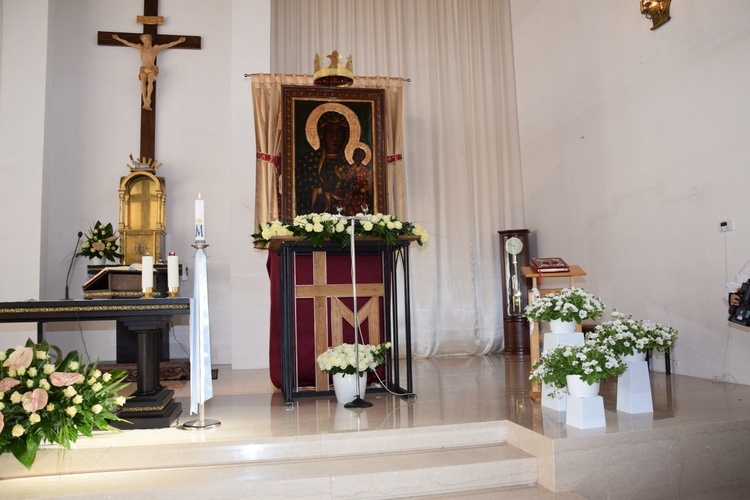 Powitanie ikony MB Częstochowskiej w parafii św. Maksymiliana w Głownie