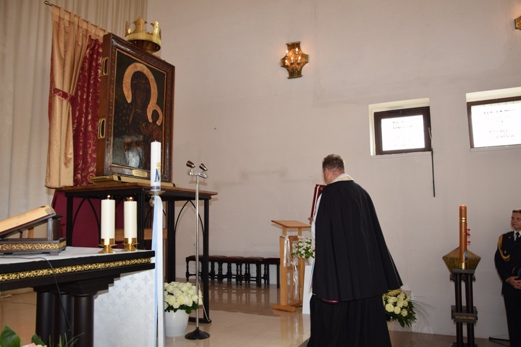 Powitanie ikony MB Częstochowskiej w parafii św. Maksymiliana w Głownie