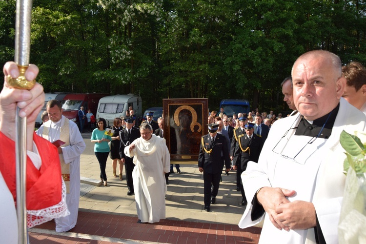 Powitanie ikony MB Częstochowskiej w parafii św. Maksymiliana w Głownie