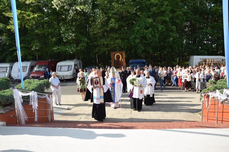 Powitanie ikony MB Częstochowskiej w parafii św. Maksymiliana w Głownie