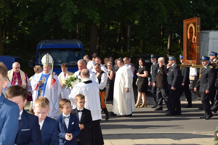 Powitanie ikony MB Częstochowskiej w parafii św. Maksymiliana w Głownie