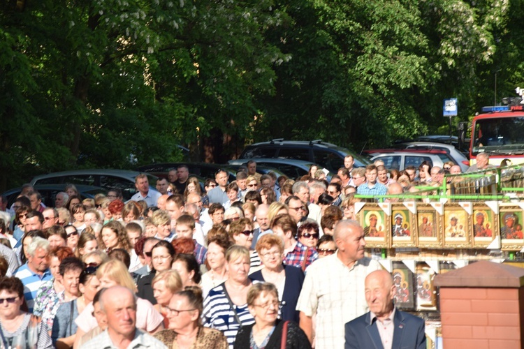 Powitanie ikony MB Częstochowskiej w parafii św. Maksymiliana w Głownie