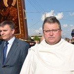 Powitanie ikony MB Częstochowskiej w parafii św. Maksymiliana w Głownie