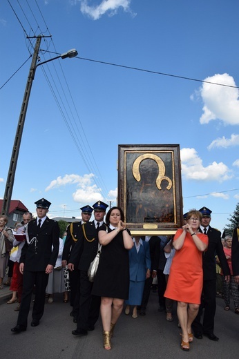 Powitanie ikony MB Częstochowskiej w parafii św. Maksymiliana w Głownie