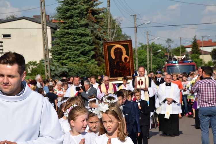 Powitanie ikony MB Częstochowskiej w parafii św. Maksymiliana w Głownie