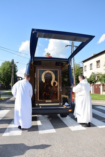 Powitanie ikony MB Częstochowskiej w parafii św. Maksymiliana w Głownie