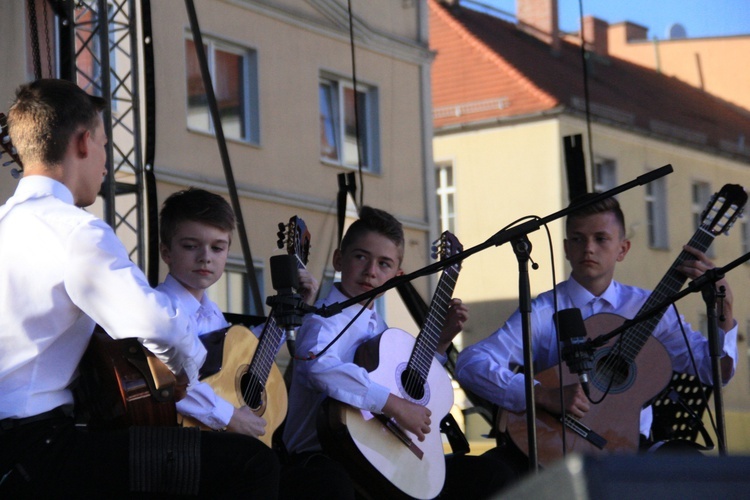 Książki, muzyka, Hołownia i Prokop