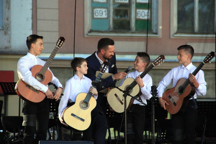 Książki, muzyka, Hołownia i Prokop