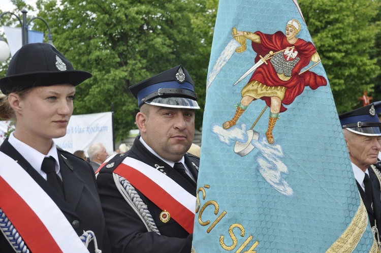 Powitanie ikony MB Częstochowskiej w parafii św. Jakuba w Głownie