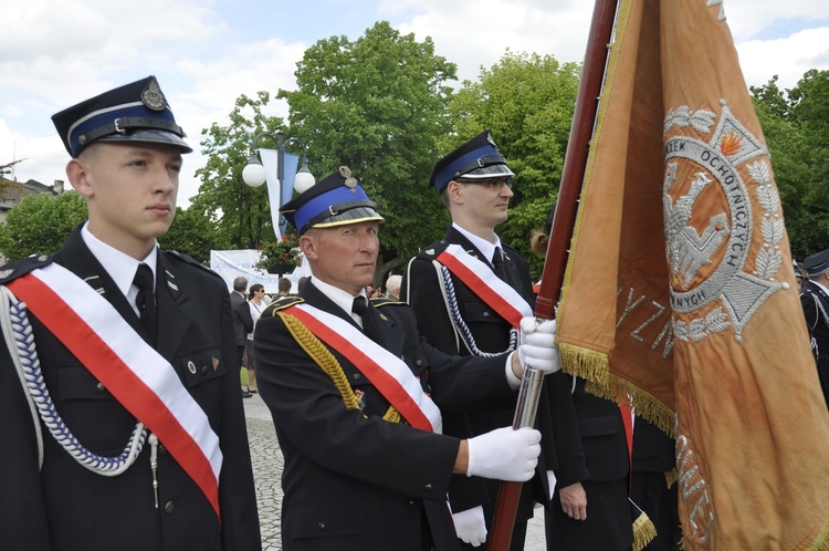 Powitanie ikony MB Częstochowskiej w parafii św. Jakuba w Głownie