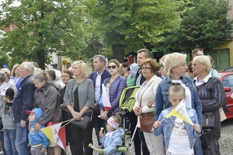 Powitanie ikony MB Częstochowskiej w parafii św. Jakuba w Głownie