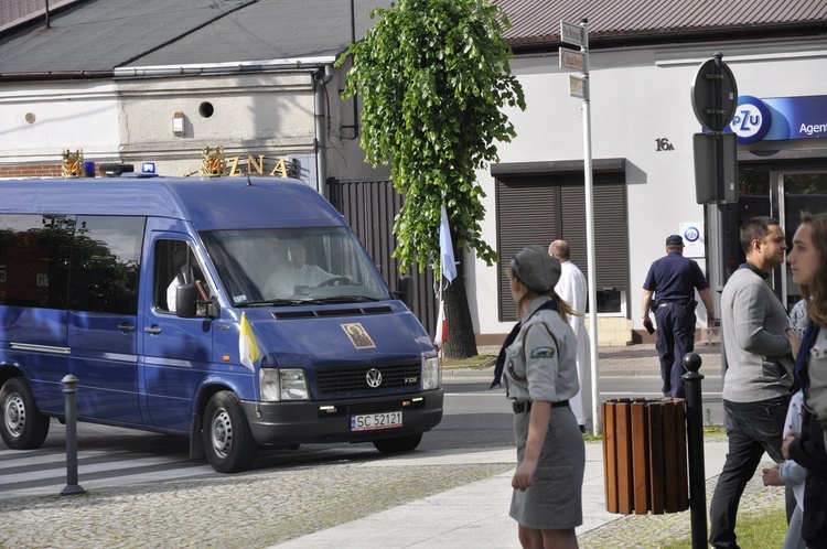 Powitanie ikony MB Częstochowskiej w parafii św. Jakuba w Głownie