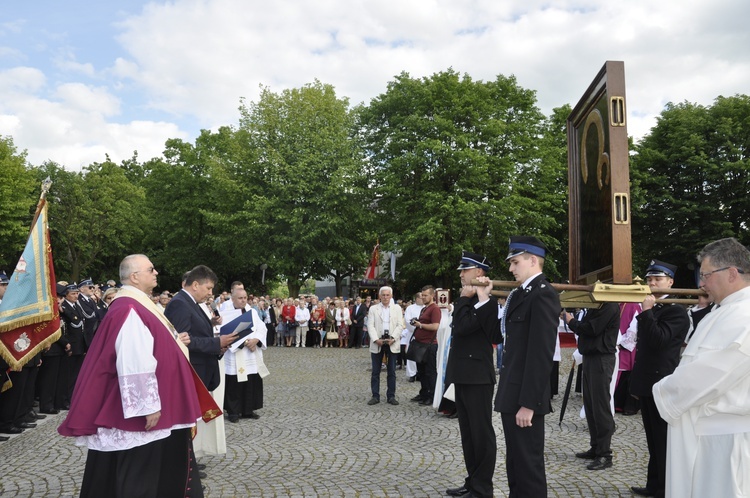 Powitanie ikony MB Częstochowskiej w parafii św. Jakuba w Głownie