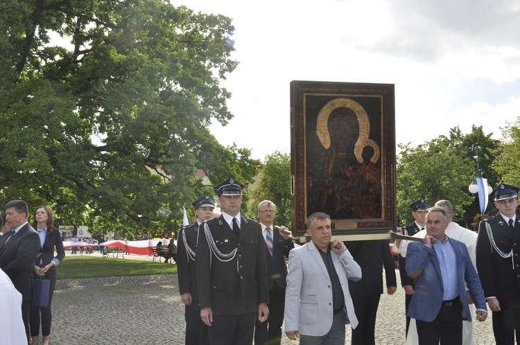 Powitanie ikony MB Częstochowskiej w parafii św. Jakuba w Głownie