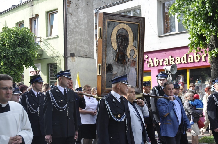 Powitanie ikony MB Częstochowskiej w parafii św. Jakuba w Głownie