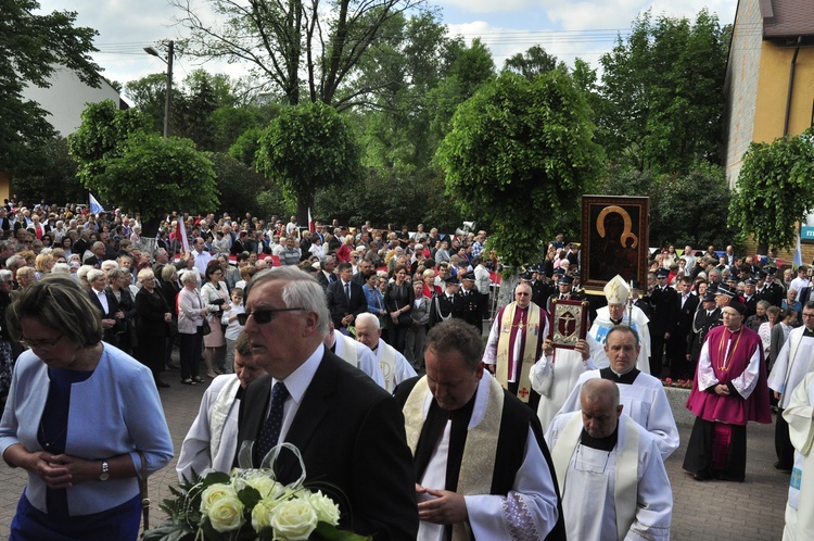 Powitanie ikony MB Częstochowskiej w parafii św. Jakuba w Głownie