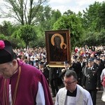 Powitanie ikony MB Częstochowskiej w parafii św. Jakuba w Głownie