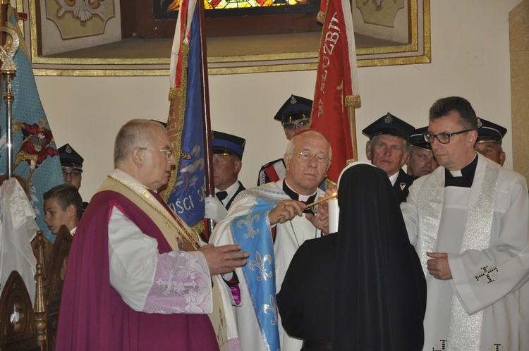 Powitanie ikony MB Częstochowskiej w parafii św. Jakuba w Głownie