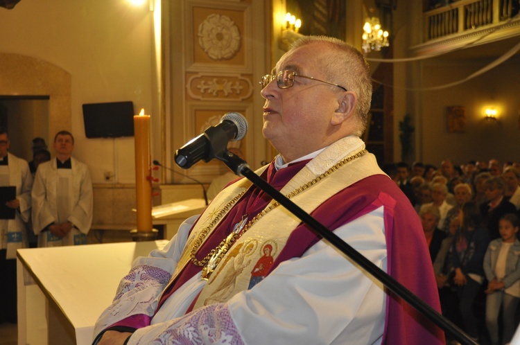 Powitanie ikony MB Częstochowskiej w parafii św. Jakuba w Głownie