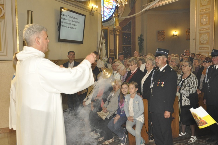 Powitanie ikony MB Częstochowskiej w parafii św. Jakuba w Głownie