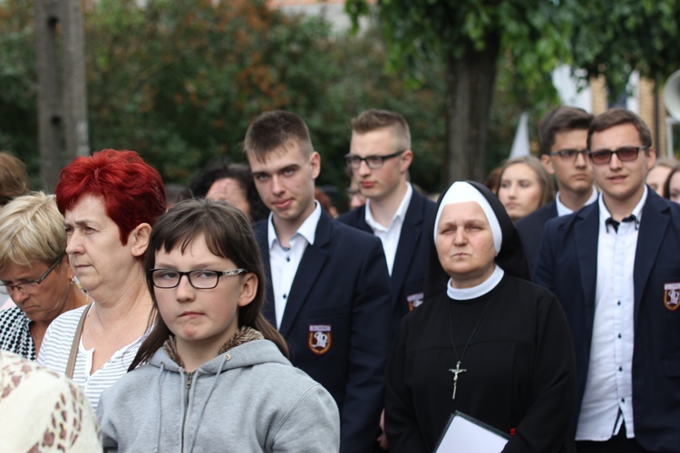 Powitanie ikony MB Częstochowskiej w parafii św. Jakuba w Głownie