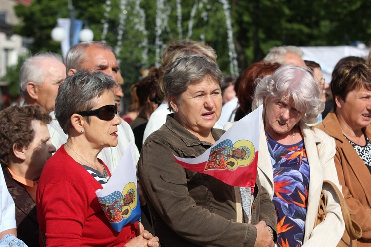 Powitanie ikony MB Częstochowskiej w parafii św. Jakuba w Głownie